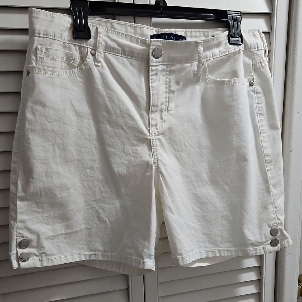 Bandolino Amalia White bermuda Shorts sz8
